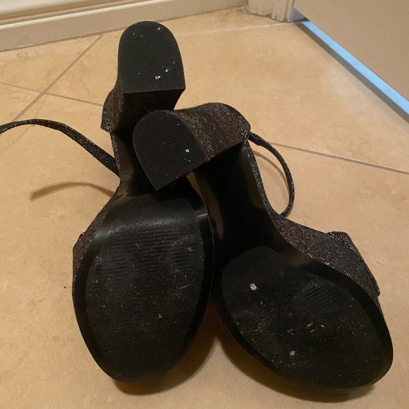 *NEVER WORN* Black STEVE MADDEN Heels - Picture 3 of 3